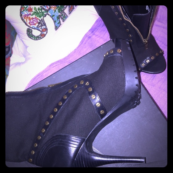 Trouve Shoes - 9.5M healed booties w/open toe.